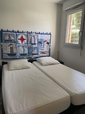 2 bedrooms, iron/ironing board, free WiFi