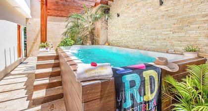 Guest-Friendly DR Suite: Walk to Sand, Clubs & Dining—Affordable!