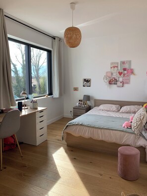 6 chambres, fer et planche à repasser, Wi-Fi, draps fournis