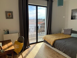 6 bedrooms, iron/ironing board, WiFi, bed sheets - Family home, 15 min from the ocean and 10 min walk from the Bassin beaches (Gujan-Mestras)