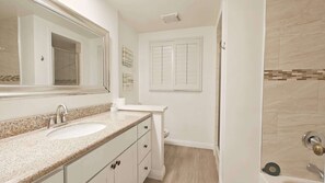 Bruser, hårtørrer, håndklæder, Sæbe