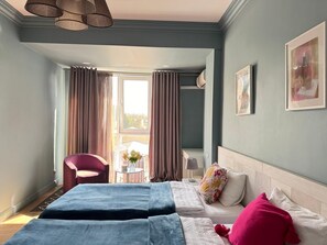 5 bedrooms, desk, iron/ironing board, WiFi