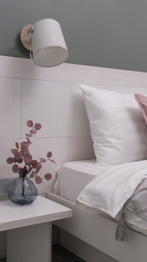 5 bedrooms, iron/ironing board, WiFi, bed sheets - Middle Asia Deer Cave in Urban City (Almaty)