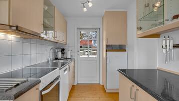 Réfrigérateur, micro-ondes, lave-vaisselle