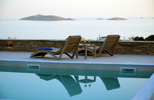 Elia Privileged Suites offers luxurious facilities in Andros island  in Greece.