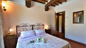 8 chambres, fer et planche à repasser, Wi-Fi, literie fournie