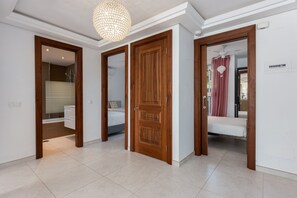 3 bedrooms, iron/ironing board, free WiFi, bed sheets