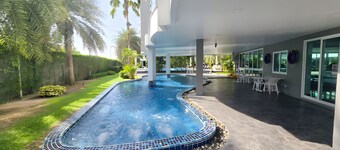 Whale Marina 2 Bedroom with  Pool View Super Wi-fi 5G ★★★★★