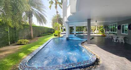 Whale Marina 2 Bedroom with Pool View Super Wi-fi 5G ★★★★★