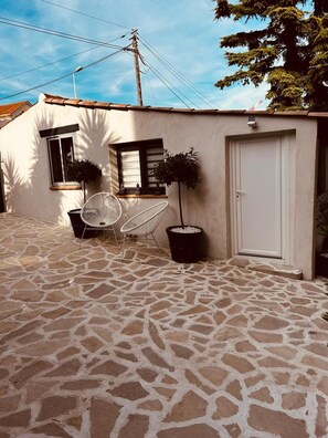 Terrace/patio - Le cabanon du Cannet.charming, fully-equipped two-room apartment close to amenities. (Le Cannet)