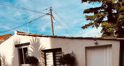 Le cabanon du Cannet.Charmant deux piÚces tout équipé. proche des commodités.