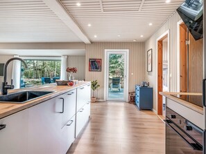 Fridge, microwave, dishwasher, cookware/dishes/utensils