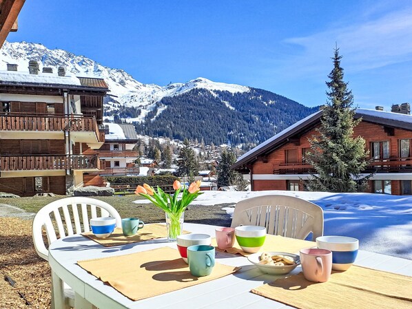 Outdoor dining - Rousserolles 2 by Interhome (Verbier)