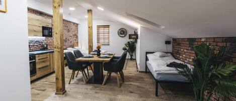 1 bedroom, desk, Internet