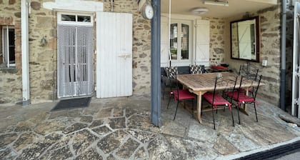 350-year-old Typical French Villa, gated garden, swimming pool, private parking.