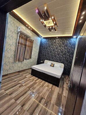 Deluxe-Doppel- oder -Zweibettzimmer | Schreibtisch, kostenloses WLAN