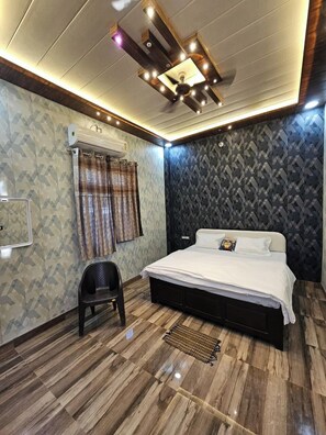 Deluxe Double or Twin Room | Desk, free WiFi - Vinayak Guest House BnB (Ayodhya)