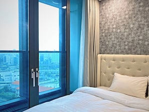 1 bedroom, desk, laptop workspace, blackout curtains - OPAL TOWER Centre Point (Ho Chi Minh City)