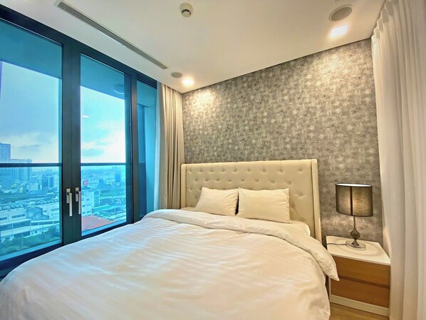 Deluxe Apartment, Balcony, City View | 1 bedroom, desk, laptop workspace, blackout drapes