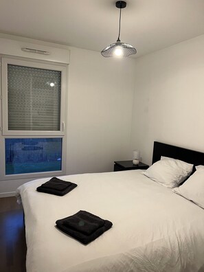 2 chambres, fer et planche à repasser, Wi-Fi, draps fournis