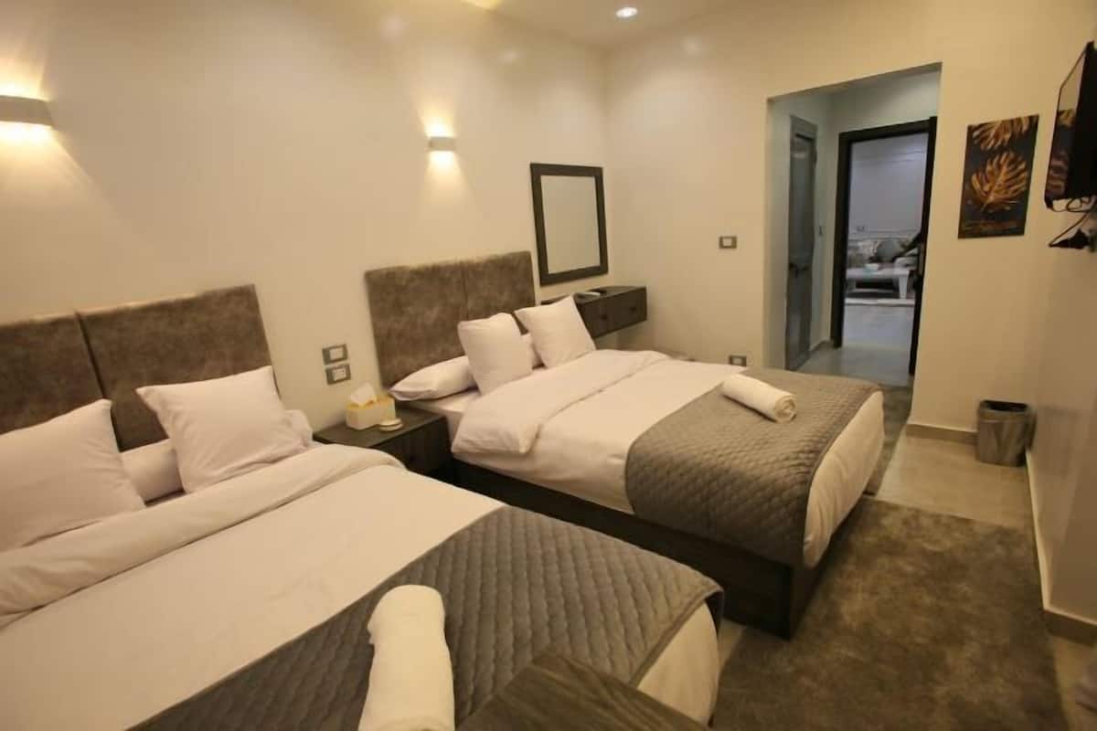 Minibar, iron/ironing board, free WiFi, bed sheets