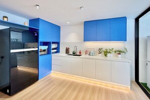 Private kitchen - 3Bedroom w/ Private Bathroom, Condo with A/C on top Fahrenheit88 Shopping Mall (Kuala Lumpur)