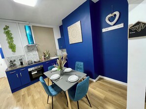 Dining - Modern 3 Bed Home ,Families and Contractor Stay with Free Parking (Kingston upon Hull)