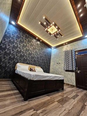 Room - Vinayak Guest House  (Faizabad)