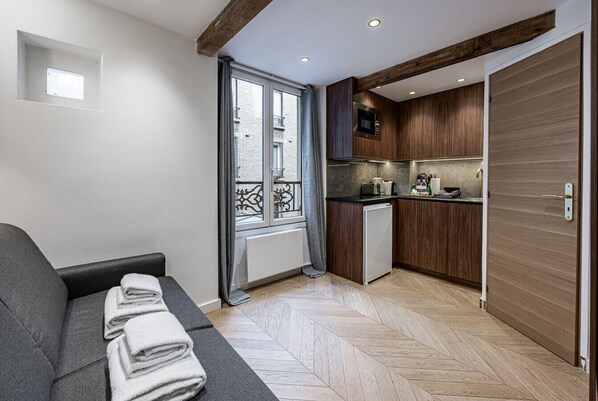 TV - Studio Métro Brochant Paris 17ème (Paris)