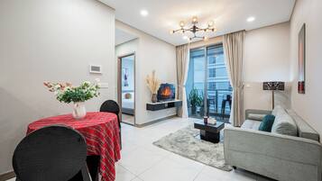 Deluxe Apartment, 1 Bedroom, Balcony, City View | Private kitchen | Fridge, microwave, oven, stovetop