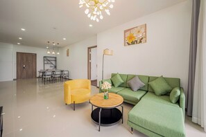 Living area - OPAL SAIGON PEARL Premier Residence (Ho Chi Minh City)