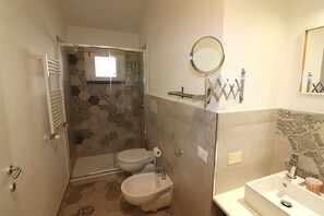 Douche, bidet