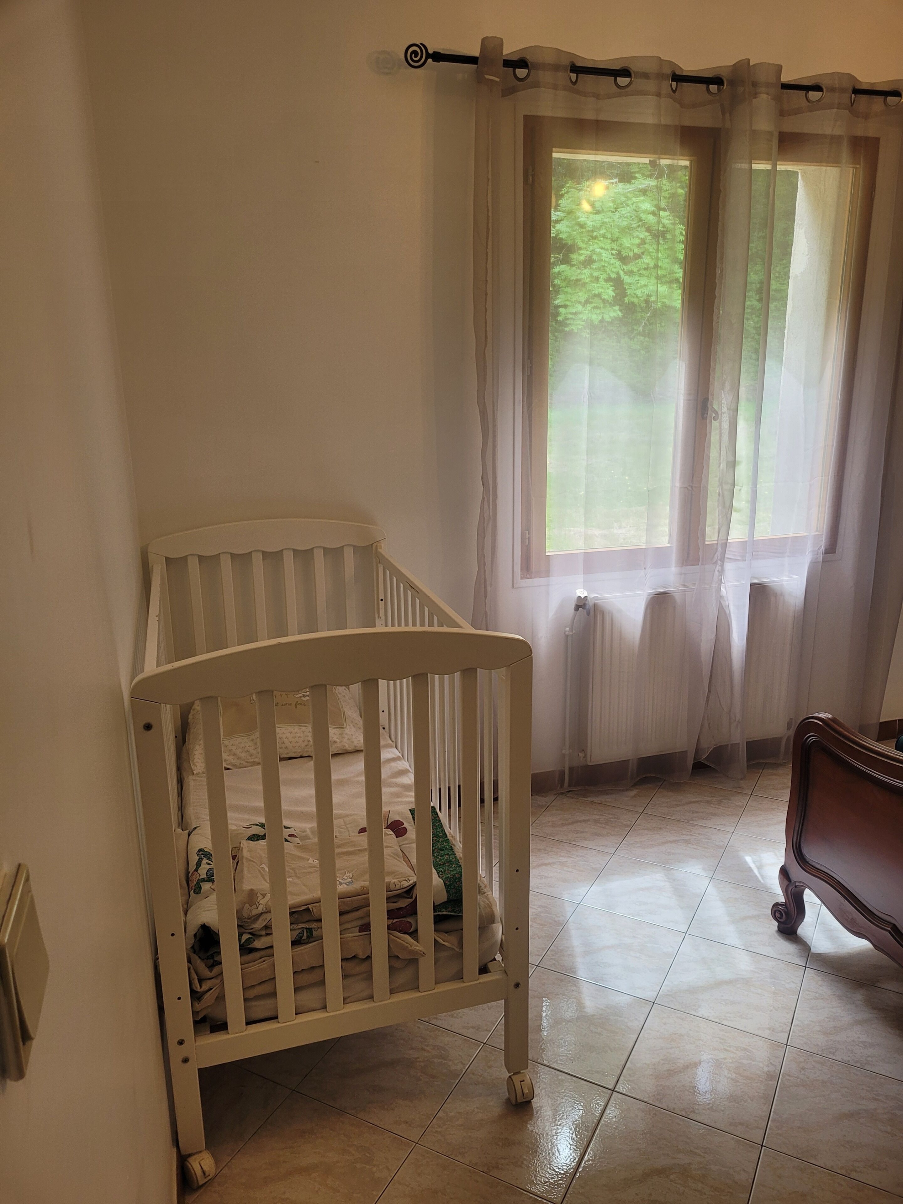 4 bedrooms, iron/ironing board, WiFi (free)