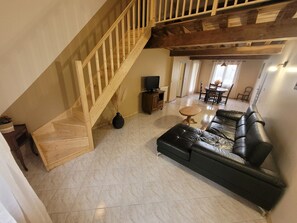 TV, table tennis, books - Country house sleeps 10 (Bourgnac)