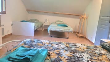 4 habitaciones, tabla de planchar con plancha y wifi gratis