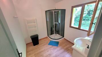 Dusche, Haartrockner, Seife, Shampoo