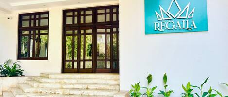 Entrée de l’hébergement