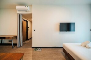 ดีลักซ์สตูดิโอ, 1 ห้องนอน, ระเบียง, วิวเมือง | เครื่องนอนระดับพรีเมียม, ผ้านวมขนเป็ด, เตียง Select Comfort