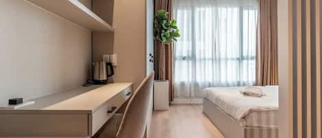 Deluxe Studio, 1 Bedroom, Balcony, City View | 1 bedroom, premium bedding, down comforters, Select Comfort beds