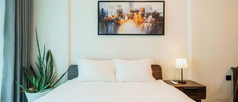 Deluxe Studio, 1 Bedroom, Balcony, City View | 1 bedroom, premium bedding, down comforters, Select Comfort beds