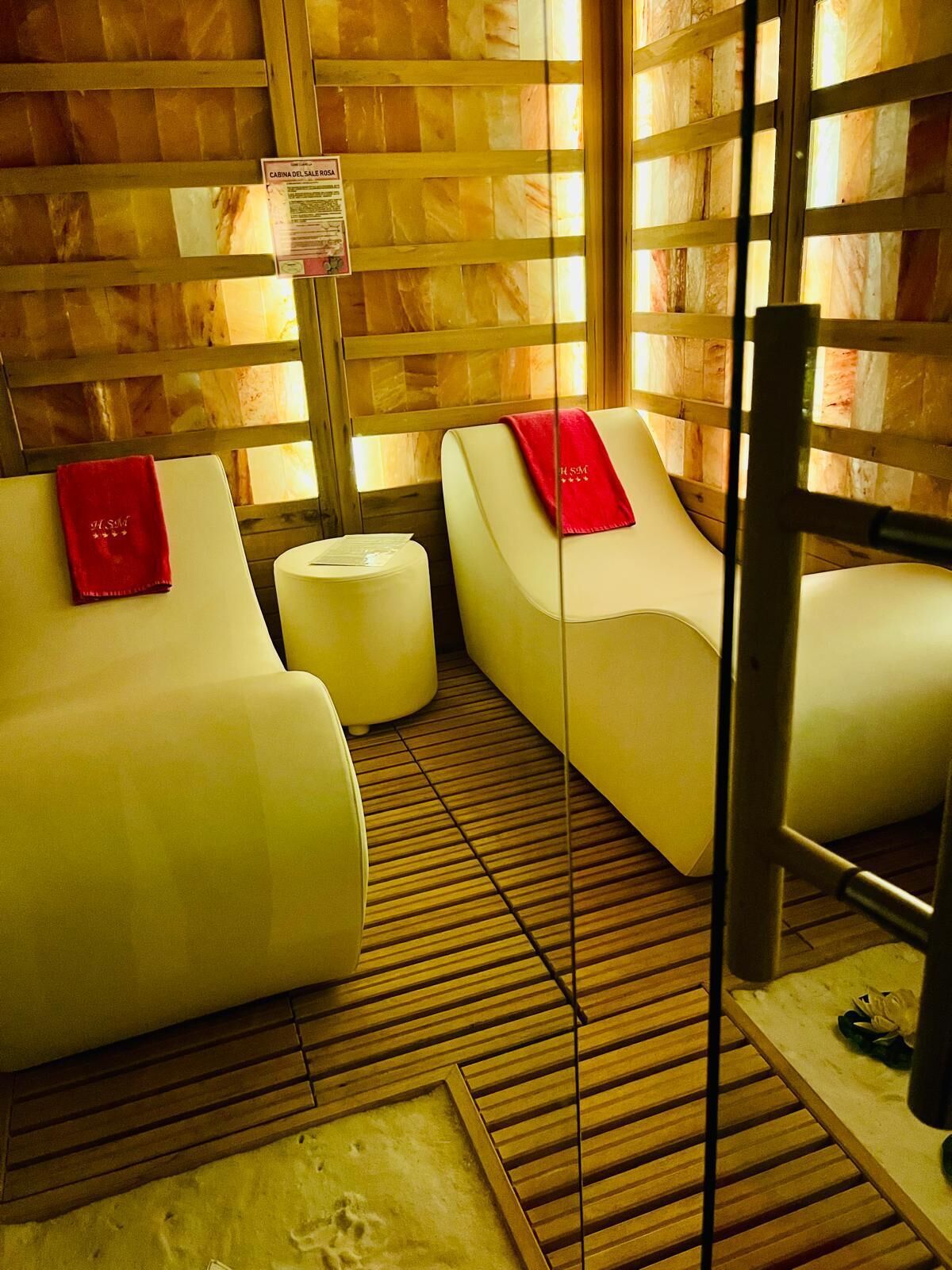 Sauna, bain à remous, hammam, soins corporels, enveloppements corporels