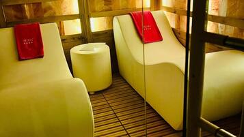 Sauna, bain Ă remous, hammam, soins corporels, enveloppements corporels