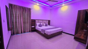 Luxury Double Room | Ruang kerja komputer riba 