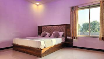 Deluxe Double Room, Garden View | Laptop workspace