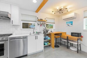 Fridge, oven, stovetop, dishwasher