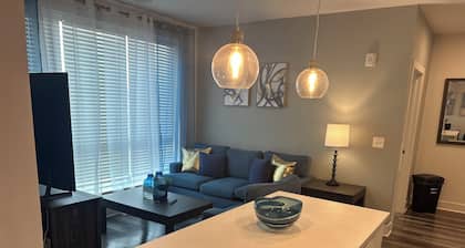 Charming 2-bedroom apartment in Indianapolis with AC, WiFi, fitness room