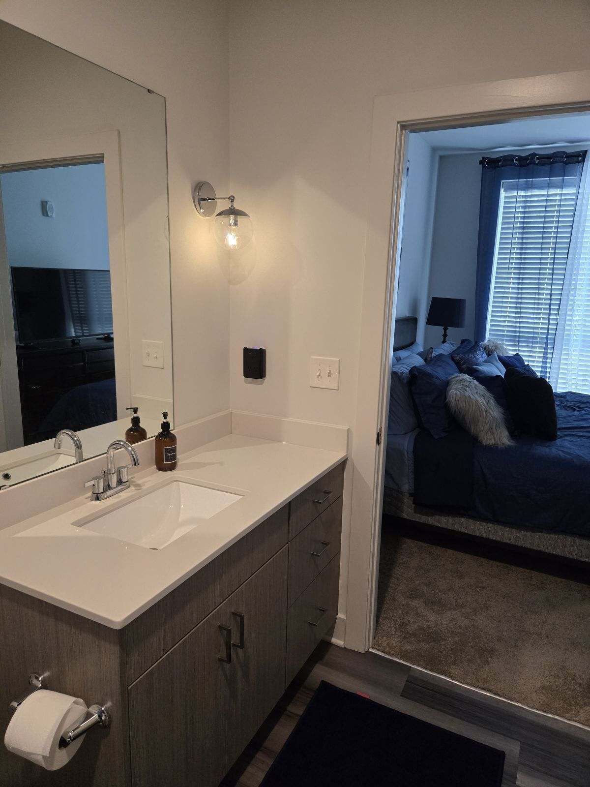 2 makuuhuonetta, silitysrauta/-lauta, vauvan matkasänky, Wi-Fi