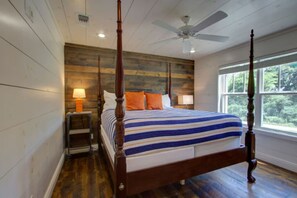 4 bedrooms, iron/ironing board, free WiFi, bed sheets