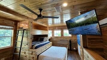 4 bedrooms, iron/ironing board, free WiFi, bed sheets