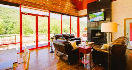 The Hangout on the Caddo River